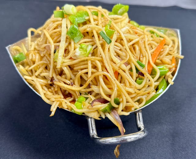 Vegetable Hakka noodles.